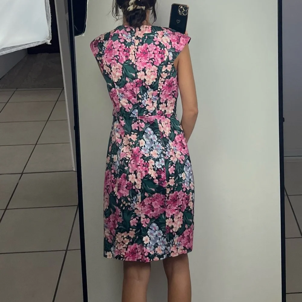 Review Chelsea Flower Dress Fitted Shift Vintage Floral Print Size 10 *no belt* - Picture 6 of 16